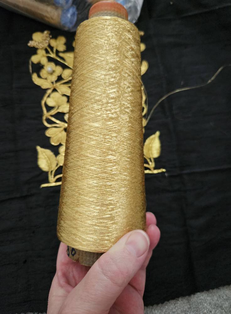 Cone of .27mm gold plated passing thread