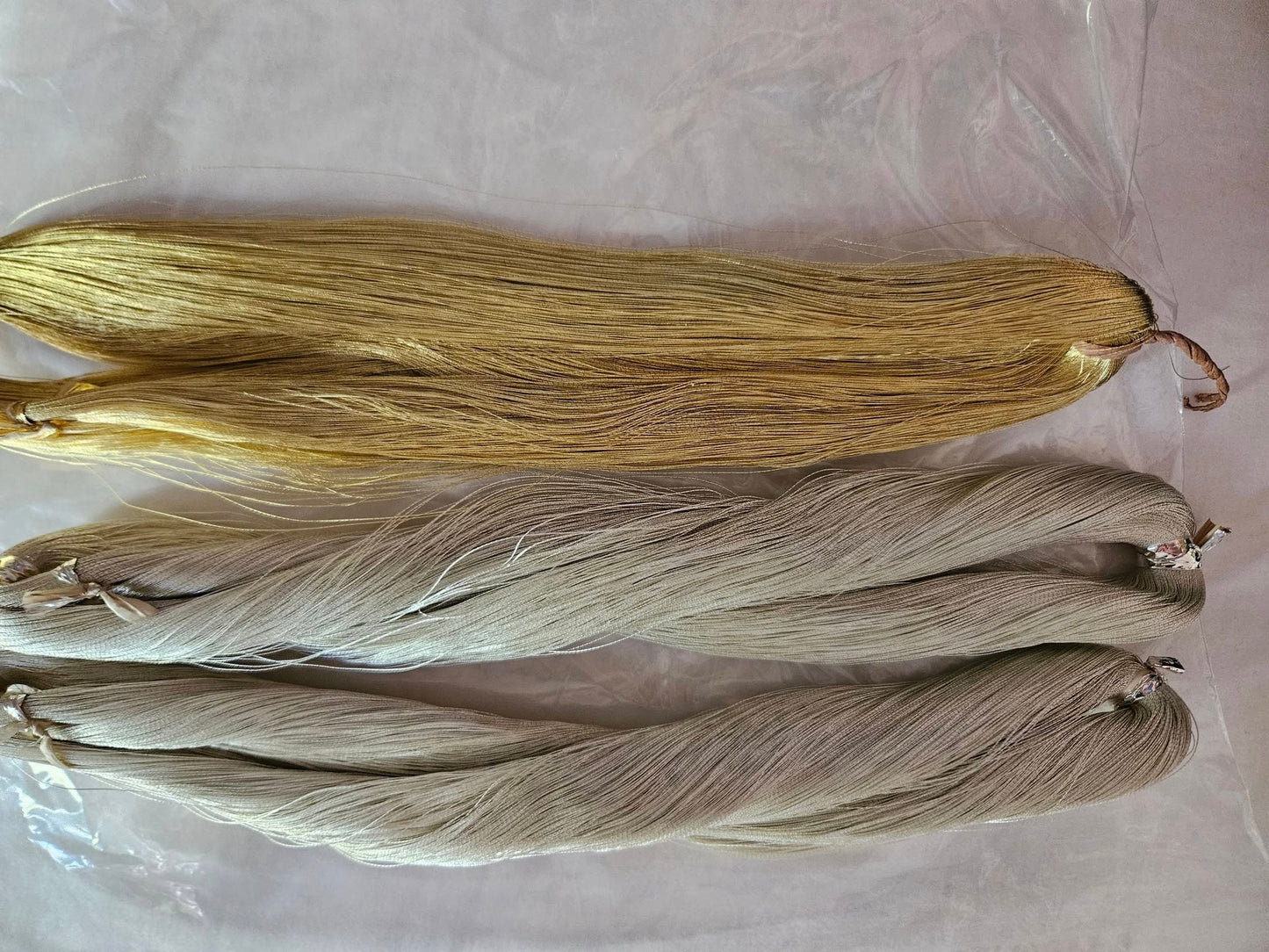 Random gold passing thread hanks